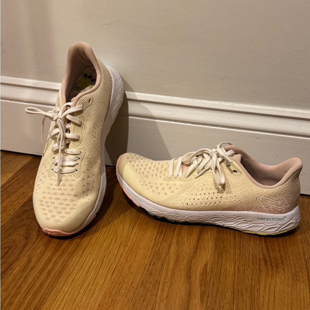 Women's Running Shoes - Cream